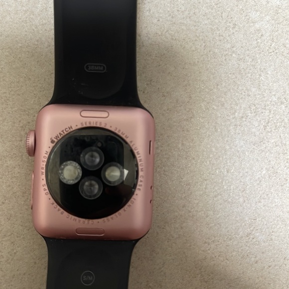 Needs to go ASAP 38mm Apple Watch face Series 2 in rose gold - Picture 5 of 5